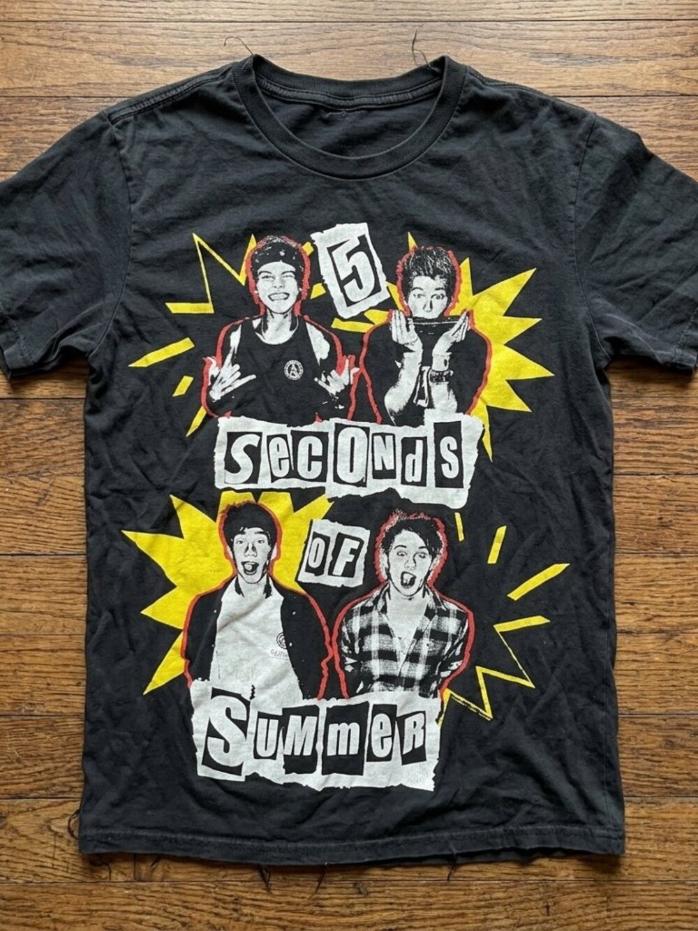 5 Seconds Of Summer Vintage Band Tee 5SOS Pop Punk Graphic Shirt Black